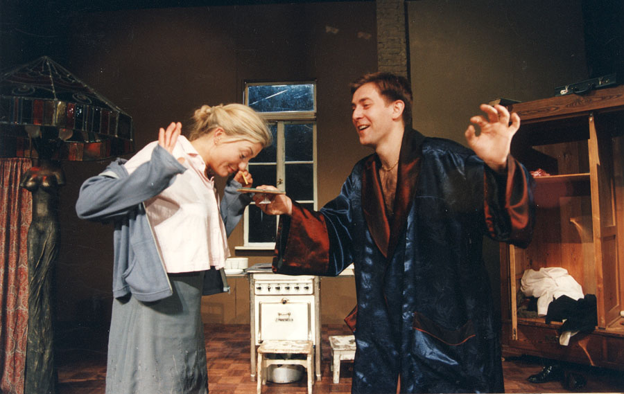 A scene from the play The Fourth Sister by Janusz Głowacki, directed by Władysław Kowalski, 1999, at the Zygmunt Hübner Powszechny Theatre in Warsaw, photo: Powszechny Theatre archives